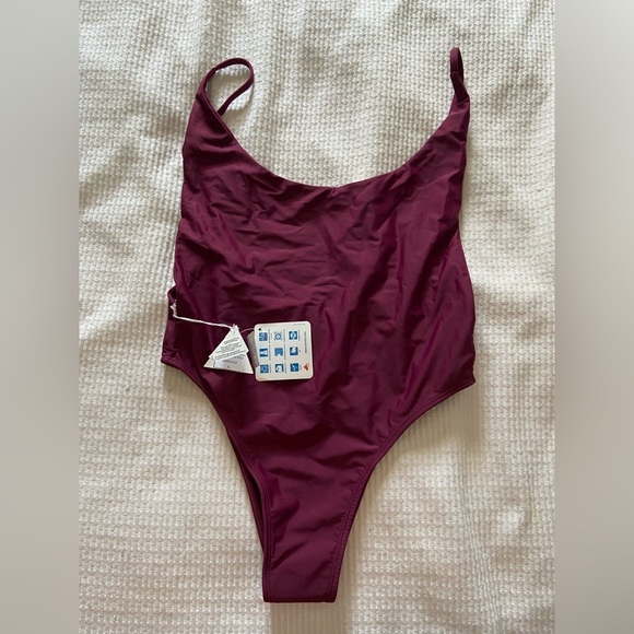 One piece suit - Picture 1 of 1